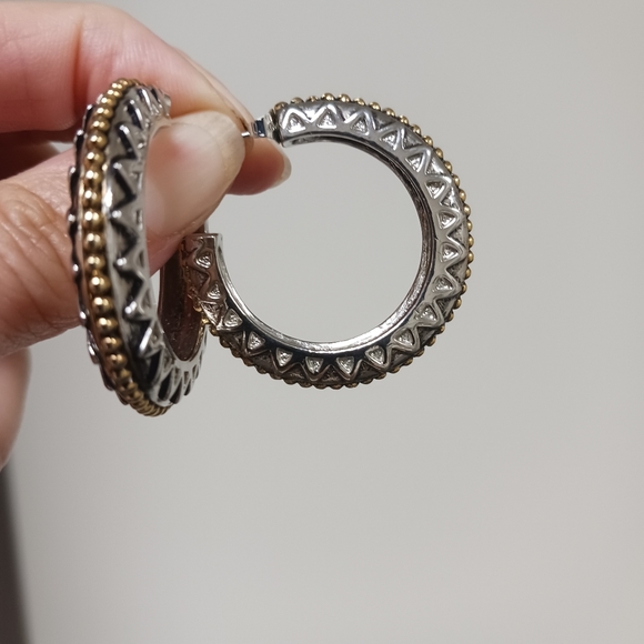 NWOT Chicos Hoop Earrings Silver and Gold Two Tone Ribbed Retro post back - Picture 12 of 16